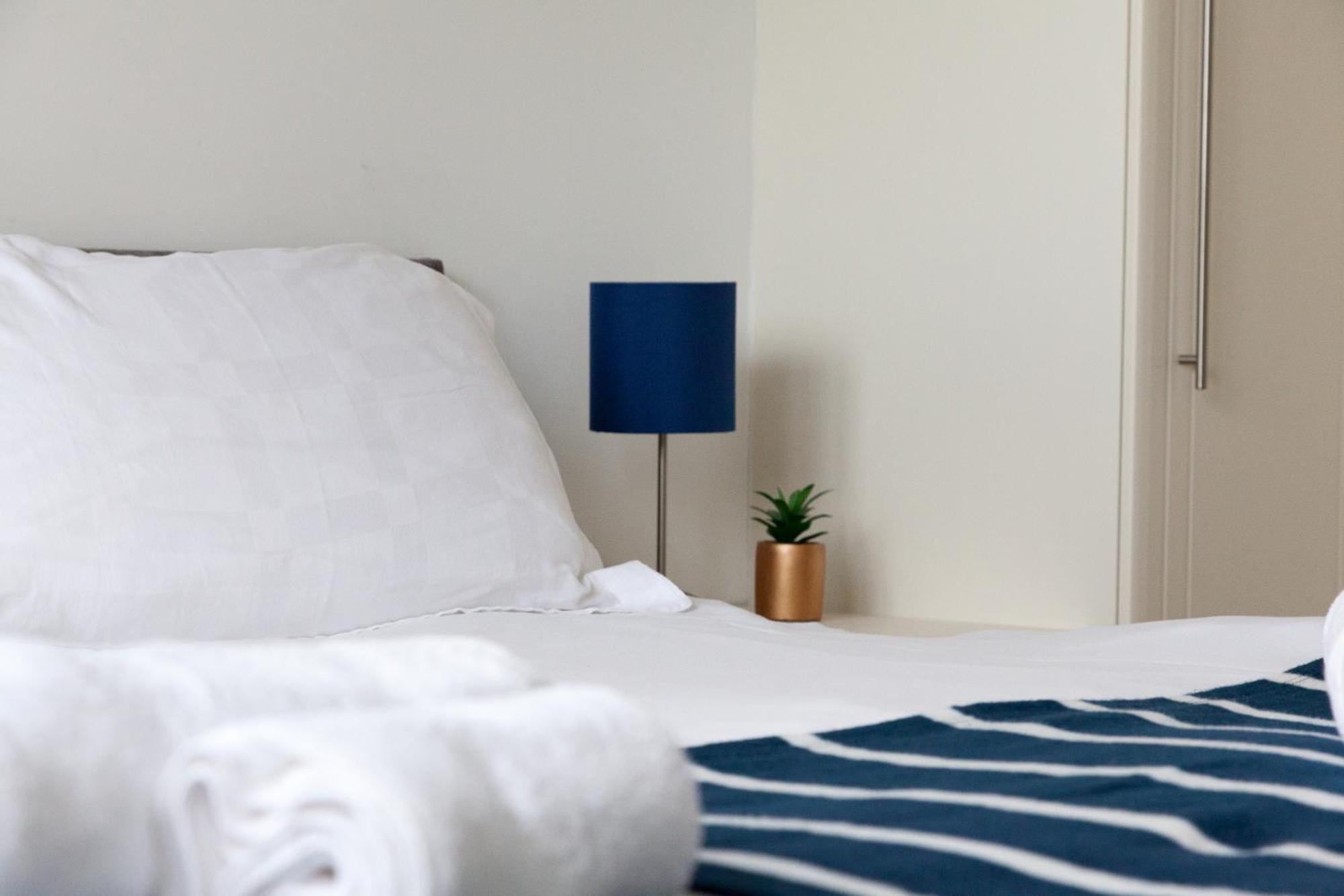 Weekly & Monthly Stays In Penthouse For Contractors Or Leisure Single Or Superking Beds Available Birkenhead Bagian luar foto