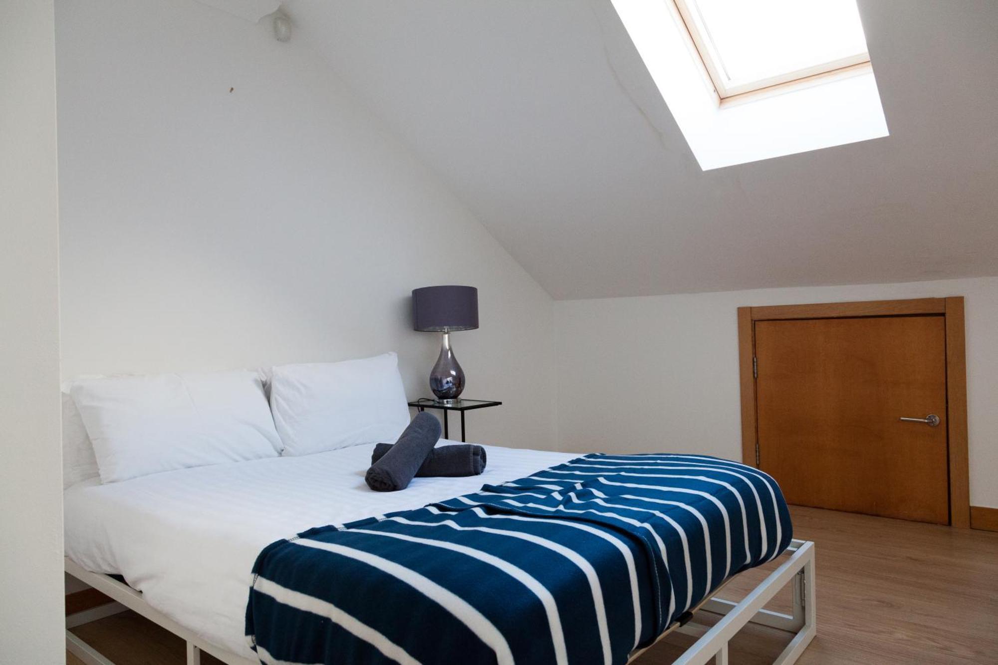 Weekly & Monthly Stays In Penthouse For Contractors Or Leisure Single Or Superking Beds Available Birkenhead Bagian luar foto