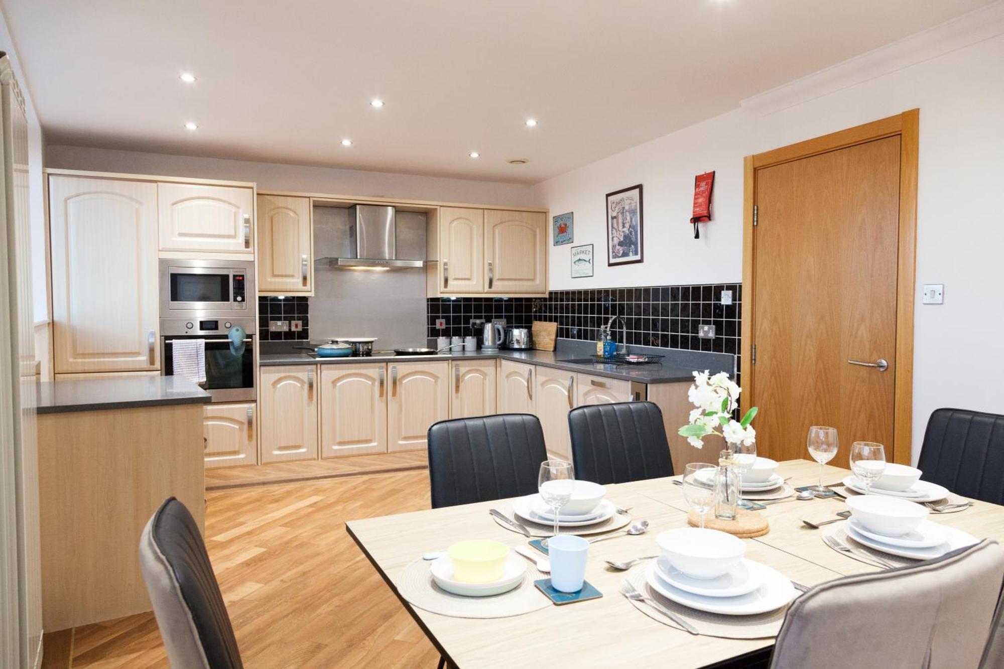Weekly & Monthly Stays In Penthouse For Contractors Or Leisure Single Or Superking Beds Available Birkenhead Bagian luar foto