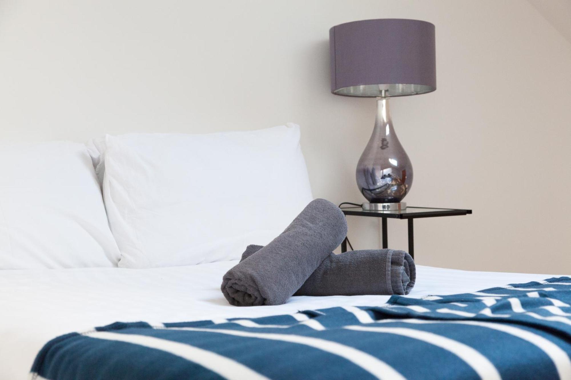 Weekly & Monthly Stays In Penthouse For Contractors Or Leisure Single Or Superking Beds Available Birkenhead Bagian luar foto